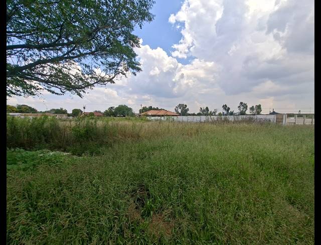 1,018M² VACANT LAND FOR SALE IN KOOKRUS